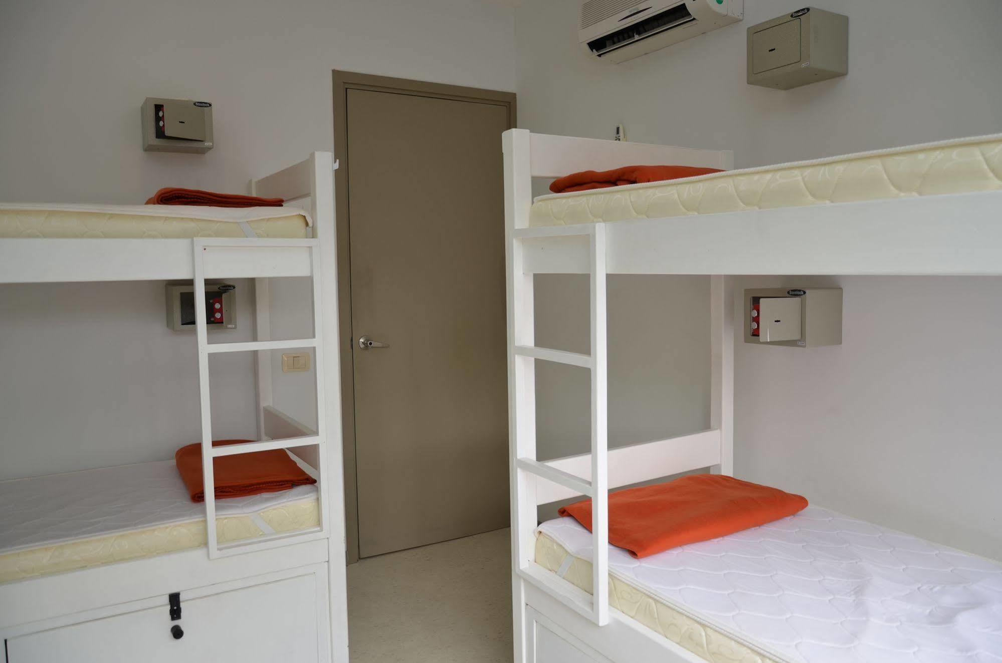 Hostel & Suites Del Rio โกโลเนีย เดล ซากราเมนโต ภายนอก รูปภาพ